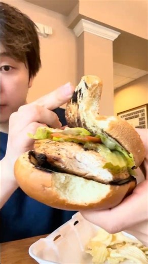 Reviewing College Frat Food Pt. 2 #foodie #foodreview #vlog #viral