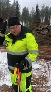 Mahtavaa perjantaita kaikille, on tässä taas painettu menemään, pappakin on joutunut välillä kunnolla töihin😬 | Erikoisäijät