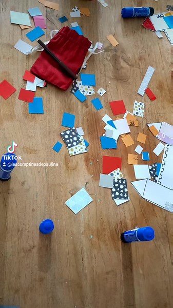 Au mois de novembre nous avons chanté le moyen-âge, alors voici également une activité créative sur le château fort. Les enfants colorient, découpent, collent et c'est aussi une bonne activité pour utiliser les chutes de papiers 🤗 Musique: les comptines de Pauline - Dans un château fort (youtube) #activiteenfant #activitemanuelle #activitecreative #enfant #ecole #maitresse #histoire #moyenage #pourtoi #fyp #chevalier #ideeactivite #comptine