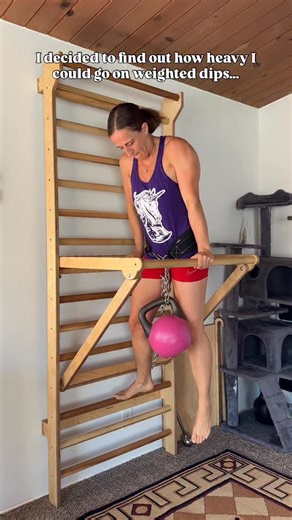 Just for fun, wanted to see how heavy I could go 😅 The goal wasn’t to do max reps for each weight; just to warm up to my heaviest weight 💪🏼 8kg (18 lbs) - 3 reps ✅ 12kg (26 lbs) - 3 reps ✅ 16kg (35 lbs) - 3 reps ✅ 24kg (53 lbs) - 1 rep ✅ I love my @gobeyondbalance fitness station for working on pullups and dips at home 🙌🏼💫 | KB Fit Britt