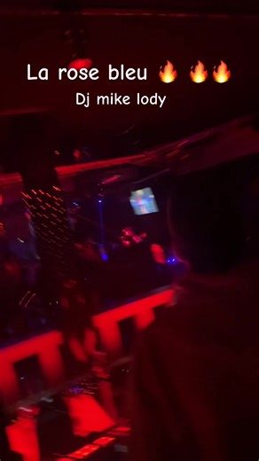 Pas de pause avec la rose bleu 🎶 Le thème va être spécial prochain vendredi Préparez -vous 🌪️ #clubbing #larosebleu #fyp #algerie #nightclub
