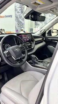 With a budget of nearly 3 billion VND, should I buy a Toyota Highlander 2.5 Hybrid Limited or an ...