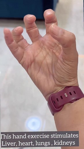 Doing this hand movement 100 times is like jogging for an hour. #accupressurepoints #handmovements #healthytip #stimulateorgans #lifestyle | Bend it with Ritu