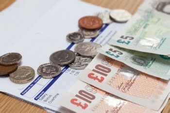 Council workers offered 3.3% pay rise in ‘full and final’ deal | LocalGov