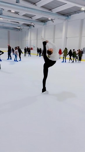 do u ship Camila and Shawn?🖤#foryou#tiktok#italy#foryoupage#sport#señorita#siblings#goloko#distorto