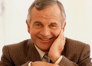 Lord Of The Rings' Sir Ian Holm Who Played Bilbo Baggins Dies Aged 88