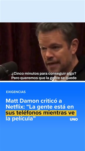 🎬 ¿ESTÁS DE ACUERDO CON ESTO? - Matt Damon sorprendió al contar que los guionistas que trabajan para Netflix reciben una consigna clave: repetir la trama varias veces. La plataforma asume que los espectadores miran las películas mientras usan el celular. - En una charla con Ben Affleck en el podcast Joe Rogan Experience, el actor explicó que la plataforma pide: reiterar la historia 3 o 4 veces en los diálogos e incluir una gran escena de acción en los primeros cinco minutos para evitar que el p