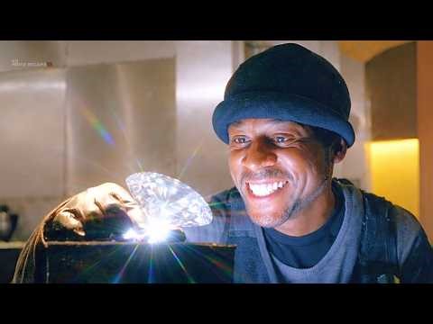 HE Hide A $17 Million Diamond… Inside A POLICE Station | BlueStreak 1999 Movie Recap