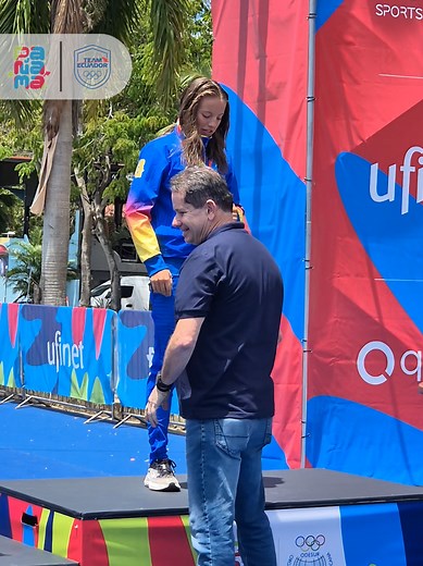 ¡¡¡Que orgullo!!!!🇪🇨👏 Gracias Manuela Ortega por esta medalla de ORO🥇 en triatlón en los Juegos Suramericanos de la Juventud #panama🇵🇦 #odesur #jsjuventud #triathlon