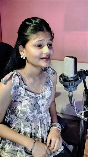 Khushi Singer on Instagram: "Main duniya bhula Dunga #viral #funny #trending #livesinging #bollywood #ɴᴇᴡʀᴇᴇʟ"