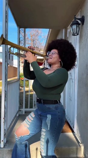 HAPPY WOMENS HISTORY MONTH 💗 @therealeve Second Studio Album ‘Scorpion’ Was Released 25 Years Ago ! This will always be my anthem 🎺✨ Huge thank you once again to @kgumusic for this booster ! Horn: @bachbrass 65 Stradivarius Booster: Classic @kgumusic Mouthpiece: @lotus_trumpets_insta #eve #womenshistorymonth #trumpet #brassyandsassy