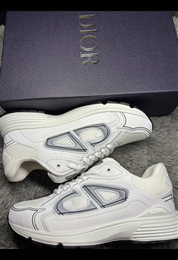 Dior B30 White: Design, Sizing & Styling Tips