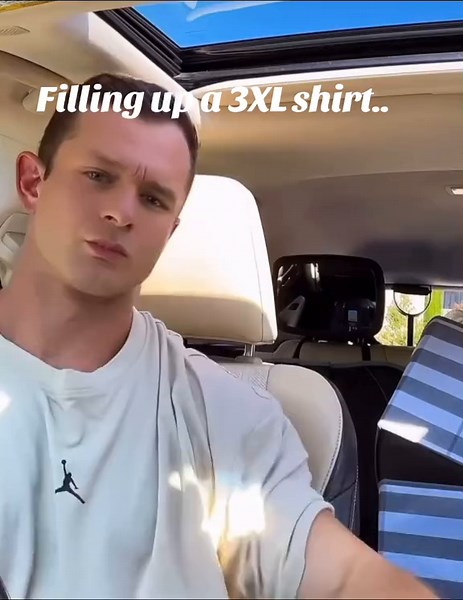 Muscles (@chicagomuscles) - Muscle Flexing and Bicep Showcasing