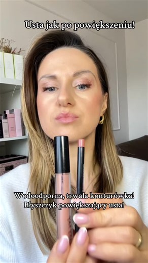 ✨**USTA JAK PO POWIĘKSZANIU… BEZ IGŁY?!**✨ Tak, to możliwe – i pokażę Ci jak! 💄💋 Wystarczy dobra konturówka w odcieniu nude błyszczyk w najmodniejszym kolorze sezonu – efekt? WOW! 🔥 Nie musisz już kombinować ani umawiać się na zabiegi – ten trik działa od razu i wygląda BOSKO. Zobacz w rolce krok po kroku i przekonaj się sama 🪞✨ 👉 Chcesz wiedzieć, czego dokładnie użyłam? ✍️ Napisz w komentarzu “duet”, a wyślę Ci wszystkie szczegóły! #makijażust #kobietapo40 #makeup #kosmetyki #ustabezigły #