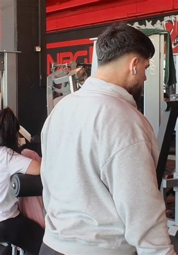 Elevaciones laterales#gym#parati#motivacion#gymshark#españolesensuiza