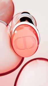 Dior innova con una nueva activación de pH, ofreciendo nuevos tonos cálidos únicos. Enriqueciendo su icónica paleta de colores fríos con tonos cálidos. Dior Addict Lip Glow resalta el color natural de los labios, potencia su luminosidad e hidrata por 48 horas. | Dior