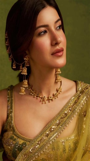 Royal glow in mustard magic ✨💛#ShanayaKapoor#ManishMalhotra#LehengaLook