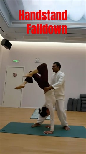 How to fall down from Handstand! Handstand fall down video! #handstandworkout #yoga #shorts