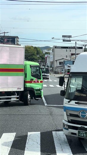 綺麗に左車線に入る大型トラック福山通運さんのプロの左折やなあ😆最高#トラック #automobile