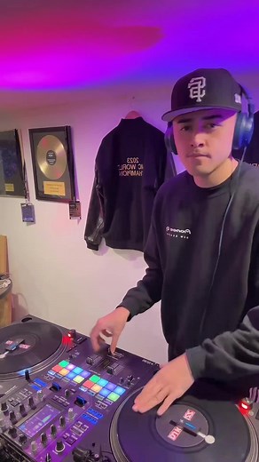 Late night freestyle jam on the live :) Catch me live every night 7pm nzt💯🔥 #LIVEhighlights #TikTokLIVE #LIVE #fyp #foryou #djkswizz #dmcworldchampion #scratching #dj #worldchampiondj