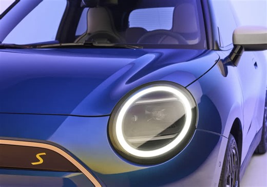 Mini Cooper SE improves range, performance, and gets a huge circular OLED on the dash