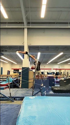 Geinger on bars Emma Duerre 2024