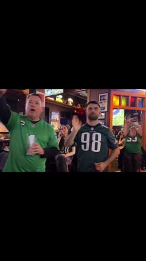 Started in cheers… ended in disbelief. 🤕🤕Philly felt this one. 🏈 Reaction last from Chickie’s & Pete’s — where the mood shifted on a dime. #eagles #cowboys #rivalry #philadelphia | Eva Andersen
