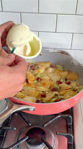 skillet pierogi and kielbasa with creamy leeks 🤌 #foodshorts #easyrecipe
