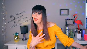 Larissa hat krasse News für euch: Der Deutsche Comedypreis läuft am 2. Oktober in SAT.1! Und das Allerkrasseste: Martina Hill und "Die Martina Hill Show" sind auch nummeriert .. äh, nominiert. 💥 Jetzt #voten 👉 voting.deutscher-comedypreis.de | Knallerfrauen