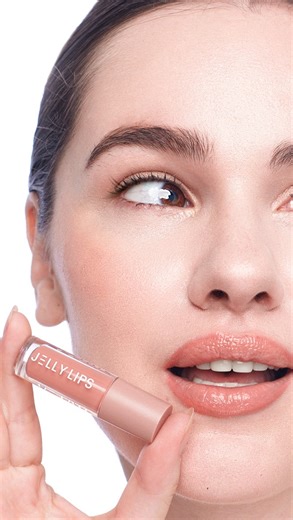 DETAIL on Instagram: "Relax — the spicy effect is completely normal! 🌶️ The warm sensation you feel when applying Jelly Lips is its plumping effect in action. Jelly Lips has a warming active ingredient called 𝗩𝗮𝗻𝗶𝗹𝗹𝘆𝗹 𝗕𝘂𝘁𝘆𝗹 that increases blood circulation on your lips, making them look healthier and plumper instantly. #DetailCosmetics #IntentionalBeauty"