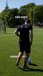 Das ging zu schnell? Auf training.advance.football gibt’s alle Übungen ausführlich erklärt: 1. Torschuss-Rundlauf im Hütchenwpld 2. 4-Tore Umschalten 3. 2-gegen-2 FUNino-Rundlauf 4. Abschlussspiel 5. Challenge Game | ADVANCE.FOOTBALL