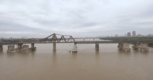 Long Bien Bridge Built 1899-1902 By Stock Footage Video (100% Royalty-free) 30849376 | Shutterstock