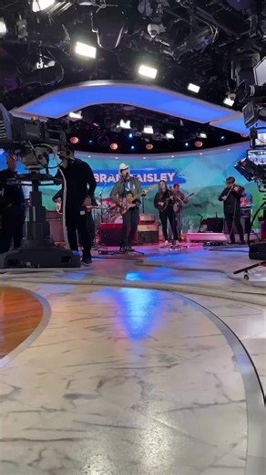Get ready for Brad Paisley rockin that ‘68 Paisley tele on NBC folks 🌵 #bradpaisley #fender #telecaster #countryguitar #countryguitarplayers | Country Guitar Players