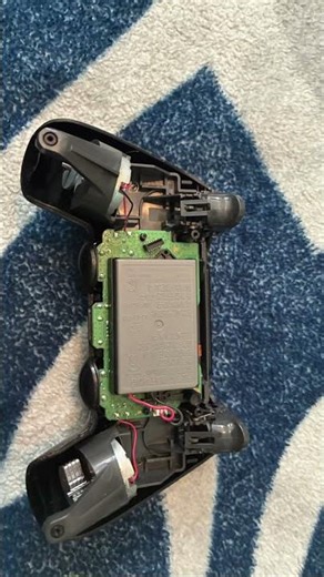 #playstation the inside of a ps4 controller