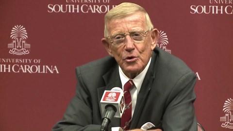 Former Razorbacks coach Lou Holtz honored