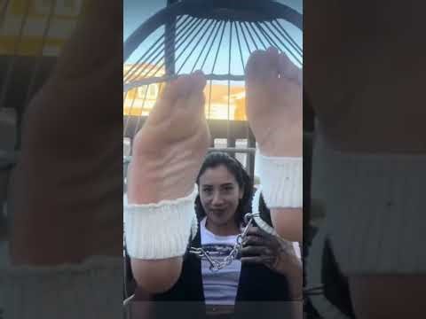 Relaxed Feet, Slow Toe Wiggles