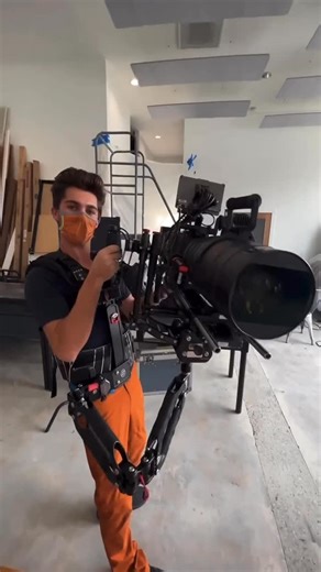 ShareGrid on Instagram: "Camera Operators @steadistanke & @steadi.g Things only a ZeeGee can do. @steadistanke makes the Alexa and @angenieuxlenses 24-290 look weightless. “Super thanks to @eastsidecamera for the test space and equipment and @mwadeyoung for the help. The arm is a lovely ArmX1 from @smartsystemgear, the monitor is a @feelworld_monitor p7s. Our Zeegee is available to rent on @sharegrid.” - @steadi.g The ZeeGee can fly on a body, dolly or any baby pin, while giving you the look of