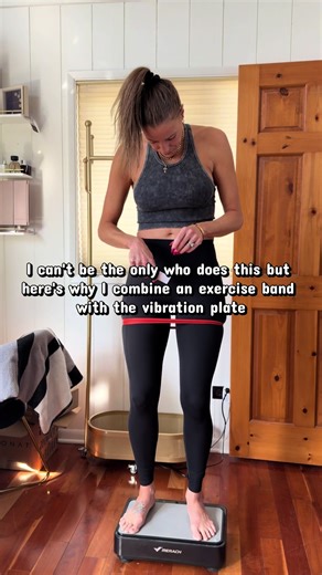 Using a workout band around your upper thighs while standing or squatting on a vibration plate is a smart way to increase glute activation — especially if your goal is growing or strengthening glutes without overbuilding quads. Here’s what’s happening physiologically 👇 1. Forces Constant Glute Engagement When a band is placed above the knees, it pulls your legs inward. Your body has to continuously push outward against the band. That activates: •Glute medius •Glute minimus •Upper glutes Without