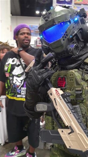 Titan Fall Pilot waiting for Titan Drop | SDCC