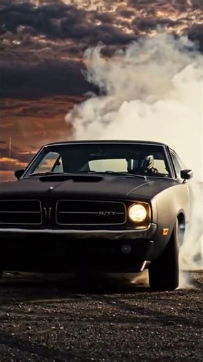 muscle car burnout, classic american muscle, V8 burnout, old school car #srt #challenger