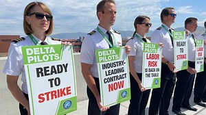 'Perfect storm': Delta pilots protest schedules, pay amid 4th of July flight interruptions
