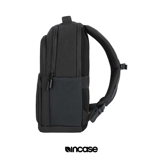 - Facet 25L Backpack - スマートで素早く安全にバッグを放つ "クイックリリース機能" を搭載したバックパック スキューバーダイビングの酸素ボンベを外すときのスピーディー且つ安全性からインスピレーションを得たブランド初のクイックリリース機能を搭載 【サイズ】約H46 × W32 × D17 cm 【素材】ポリエステル 【価格】17,050円 https://incasejapan.com/products/facet-25l-backpack-black | incase japan