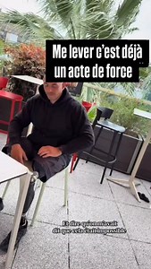 Se lever quand t’as des prothèses, c’est pas un geste banal. C’est une décision. Avant même de poser le pied par terre, le corps négocie, la tête tranche. Chaque matin, j’assemble plus que des prothèses : je remets de la volonté, de l’équilibre, et un peu de courage. Se lever, c’est accepter la lenteur, la contrainte, et choisir quand même d’avancer. Ce n’est pas spectaculaire. C’est juste puissant #résilience #life #force | Mehdi Deghmache