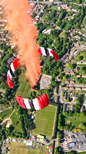 Performance Designs Inc on Instagram: "💥 Three canopies, one downplane, zero surprises. Because the #pdlightning was built for *exactly* this. ⚡ From world-record formations to fast rotations, it’s the CReW dog’s best friend, ask the @armyreddevils and they’ll tell you all about it 😉🤘 #performancedesigns #whatwelove #reddevils"