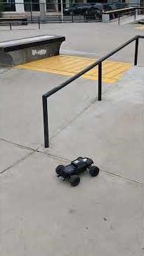 Testando Rlaarlo Omni Terminator em Skatepark – Manobras Insanas com Monster Truck RC!