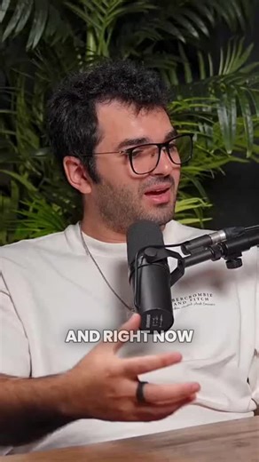 Full episode: https://youtube.com/@ThinkingOutCloudPodcast Right now it feels like AI is replacing everyone overnight. Companies hype the revolution because it sells. But is “everything” really changing — or just changing unevenly? In this Thinking Out Cloud clip we wrestle with the uncomfortable “yes and no” answer. #AI #FutureOfWork #hype #ThinkingOutCloud