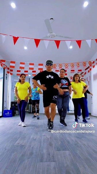 Papacito: Diversión y Cumbia en La Palizada Peña Show