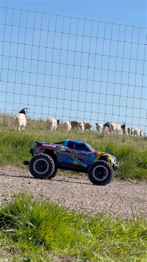 Traxxas Xmaxx 8s with a 1250kv Hobbywing system installed 😤 #traxxas #xmaxx #rc #rctruck #xmaxx8s