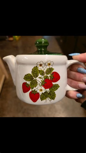 Thrifting tea pots #thrifting #goodwill #nwohio
