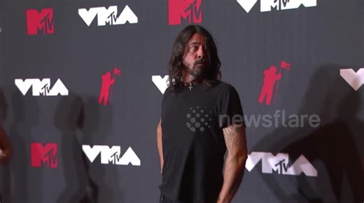 UNCAPTIONED: Dave Grohl 'had to turn everything off' after publicly admitting affair